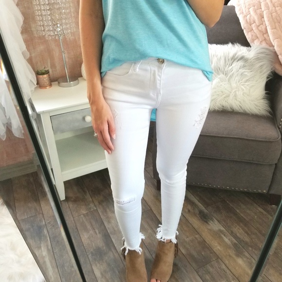 white frayed ankle jeans